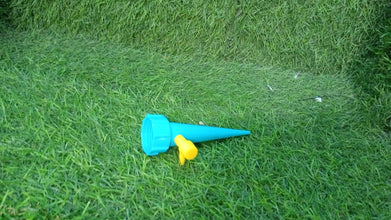 Adjustable Plant Watering Spikes – Slow Release Dripper Valve